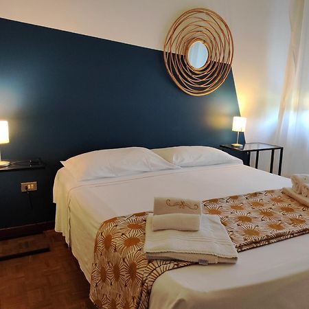 Appartamento Anna Desenzano del Garda Exterior foto